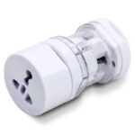 Универзален адаптер за патување